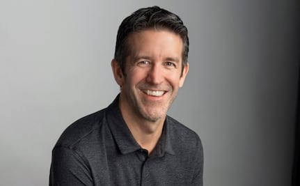 ¿Quién es John Ternus, el nuevo CEO de Apple? 