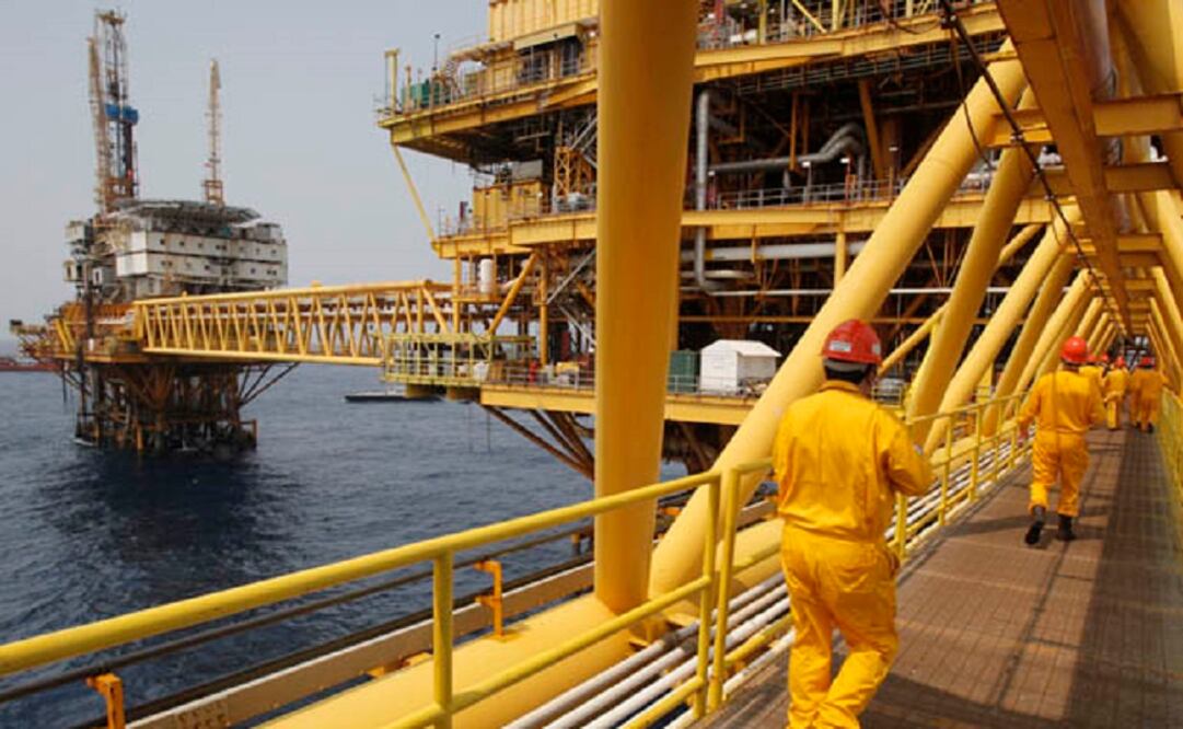 Companies that leased hotels to accommodate hundreds of workers from Mexico, Taiwan, China and Rumania are now struggling because they have no customers after many Pemex suppliers lost contracts. (Photo: Reuters)