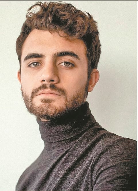 Bracco actúa como un joven ambicioso. Foto: INSTAGRAM