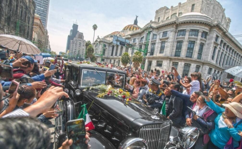 Silvia Pinal y el selecto grupo de famosos que han sido homenajeados en Bellas Artes 
