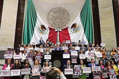 En becas a jóvenes, pagos duplicados y hasta a muertos