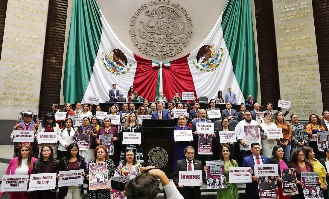 El pleno de la Cámara de Diputados aprobó ayer por unanimidad una reforma al artículo 123 de la Carta Magna para elevar a rango constitucional el programa Jóvenes Construyendo el Futuro. Foto Especial
