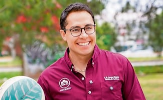 Alcalde de Pachuca amaga con despidos si no dan like