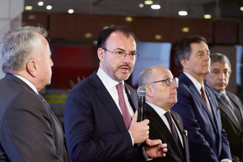 En Buenos Aries, tras la reunión del G20, el canciller Luis Videgaray expresó que la SHCP emitió una alerta a los sectores financieros y bancarios mexicanos sobre el riesgo en el que podrían incurrir si realizan operaciones con Venezuela. Foto: REUTERS