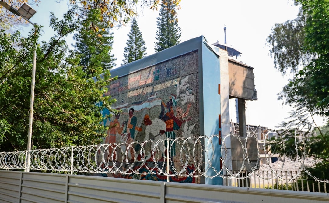En el Centro SCOP, localizado en la alcaldía Benito Juárez, se prevé construir una Utopía del “Muralismo” y ya hay trabajadores entrando y saliendo del lugar. Foto: Axel Sánchez / EL UNIVERSAL