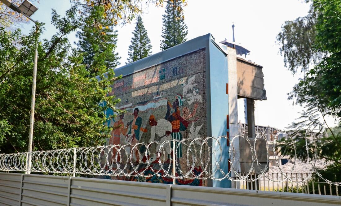 En el Centro SCOP, localizado en la alcaldía Benito Juárez, se prevé construir una Utopía del “Muralismo” y ya hay trabajadores entrando y saliendo del lugar. Foto: Axel Sánchez / EL UNIVERSAL