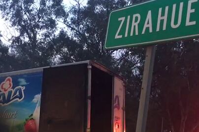 Otra vez normalistas incendian vehículos