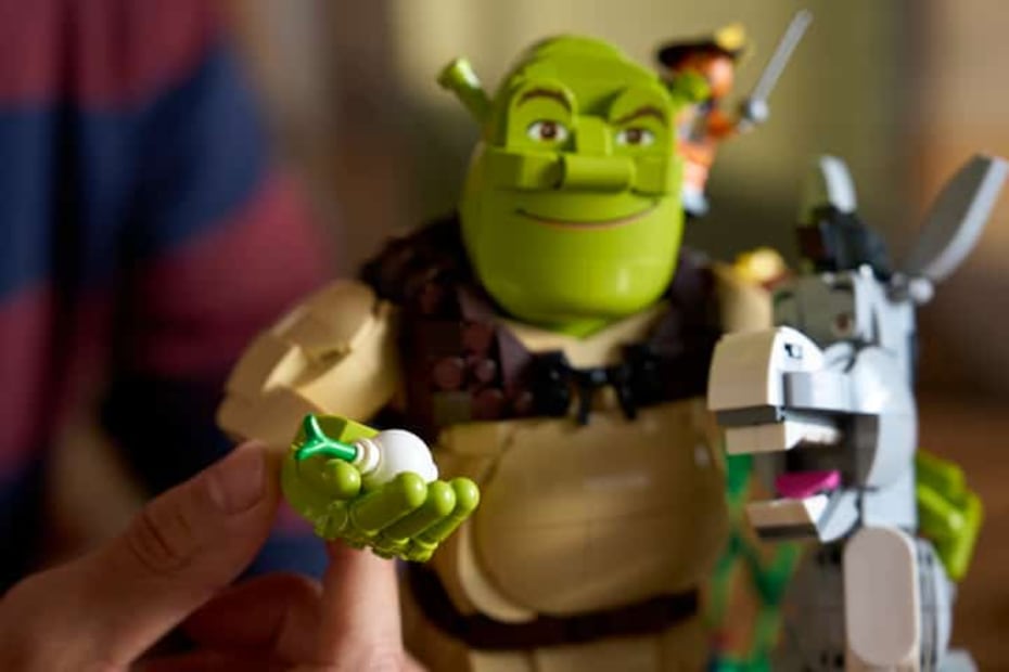 LEGO lanzará dos sets construibles inspirados en la película animada de 2001 Shrek. Foto: LEGO.com