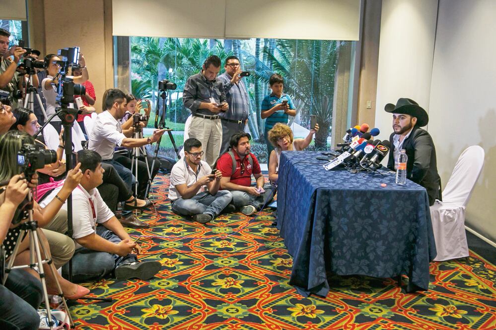 “Mi nombre ahora lo conocen algunas otras personas ligadas a este chisme”, dijo ayer en conferencia el intérprete, en Sinaloa (ENRIQUE SERRATO)