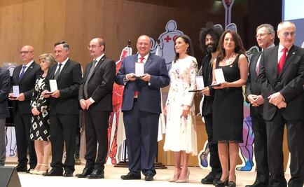 Reina Letizia de España entrega medalla de oro a Cruz Roja Mexicana