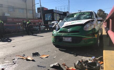 Captan en video cuando automovilista embiste a motociclista en puente de Ecatepec