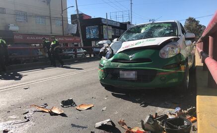 Captan en video cuando automovilista embiste a motociclista en puente de Ecatepec