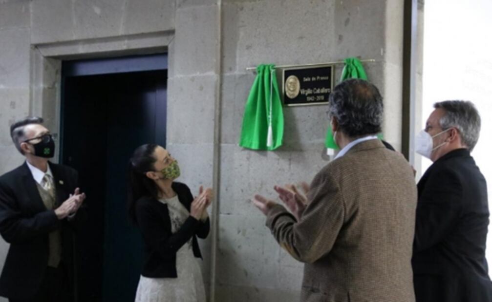 CDMX honra a periodista Virgilio Caballero con develación de placa 