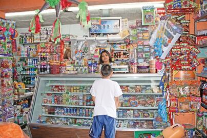 Gasolinas y dólar llevan a incrementar precios en tienditas