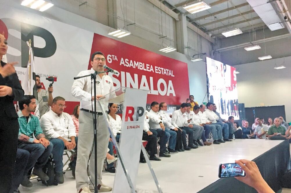 La asamblea de Redes Sociales Progresistas reunió a políticos que han militad o en diversas corrientes, como Fernando González Sánchez. Foto: JAVIER CABRERA. EL UNIVERSAL