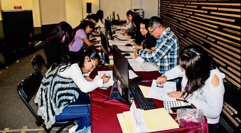 Acuden 645 jóvenes a inscribirse a Universidad Rosario Castellanos