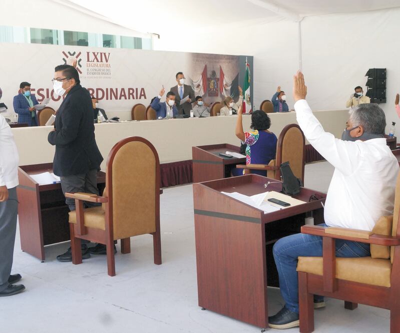 Con 31 votos a favor, el Congreso de Oaxaca avaló la inic iativa morenista. EDWIN HERNÁNDEZ. EL UNIVERSAL