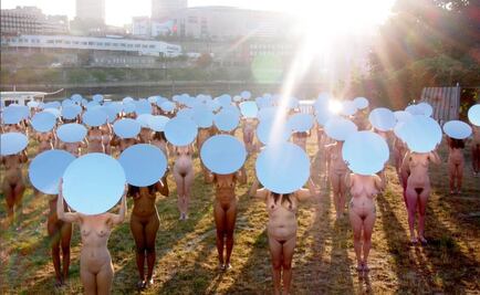 Con desnudos Spencer Tunick protesta en Cleveland contra Trump