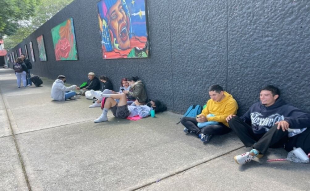 Fans de Dua Lipa ya hacen fila afuera del Foro Sol para el concierto de la cantante