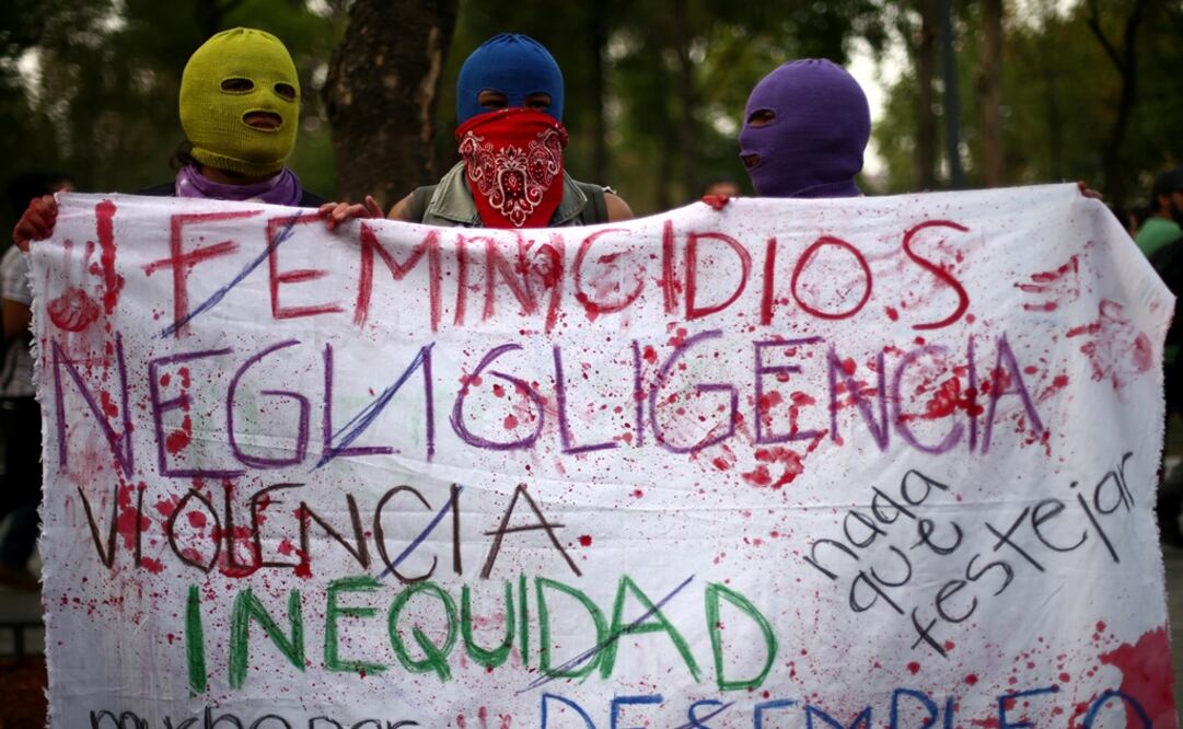 Hooded women hold a banner during a demonstration on International Women's Day in Mexico City. The banner reads, " Femicides, Negligence, Violence, Inequality" - Photo: Edgard Garrido/REUTERS
