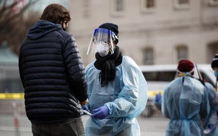 Ómicron no da tregua en Estados Unidos con más de 900 mil infecciones al día