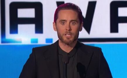 Jared Leto recuerda la tragedia de París en los AMAs