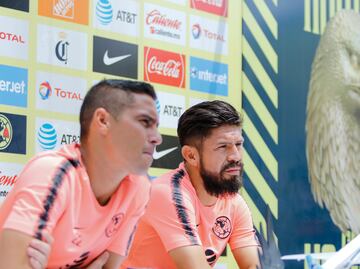 ¿Vestidor roto en América? Oribe Peralta y Paul Aguilar se burlan