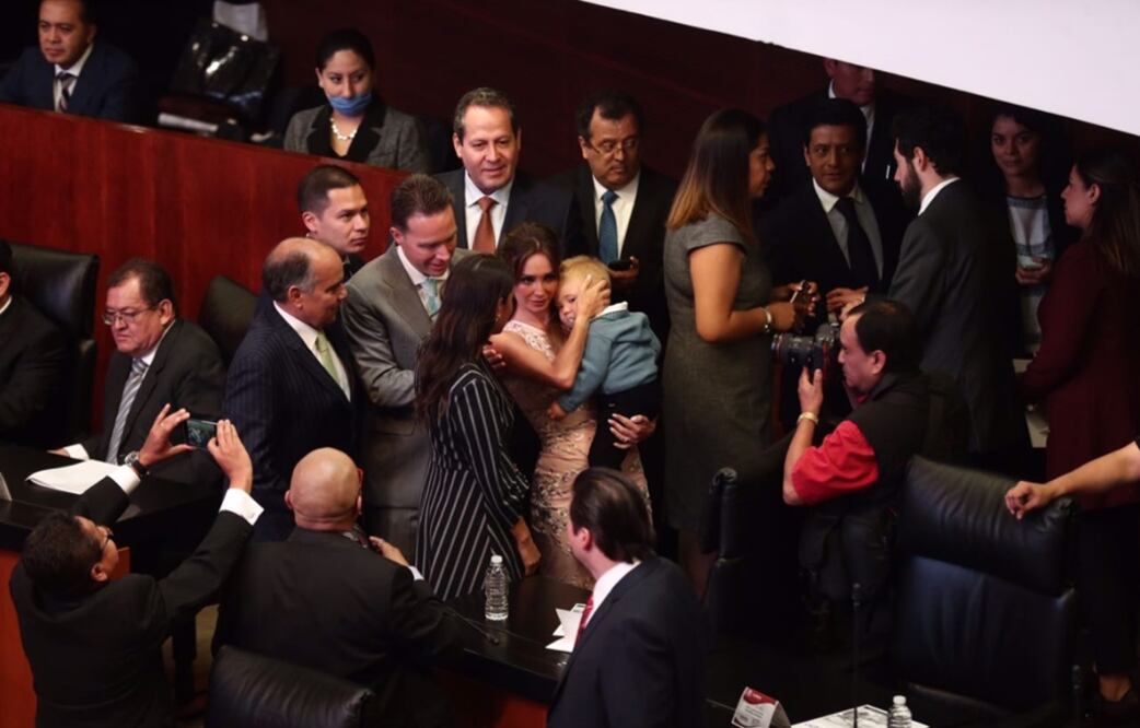 Trajes nuevos, zapatos relucientes, vestidos de gala, e incluso peinados de salón en ellas, lo que se observó este primer día de la nueva Legislatura. Foto: Alejandra Leyva/EL UNIVERSAL