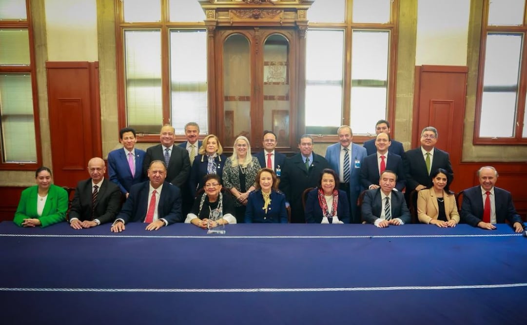 Reunión del Consejo Nacional de la Abogacía, donde estuvieron presentes la ministra de la Suprema Corte de Justicia de la Nación (SCJN), Yasmín Esquivel Mossa, y la fiscal general de la república, Ernestina Godoy Ramos. Foto: Especial