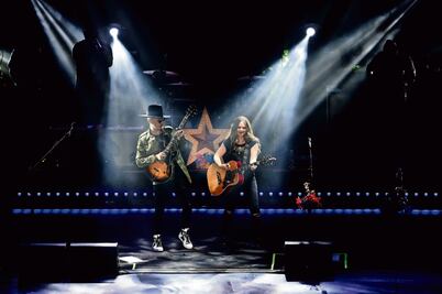 Cantan a víctimas de Manchester