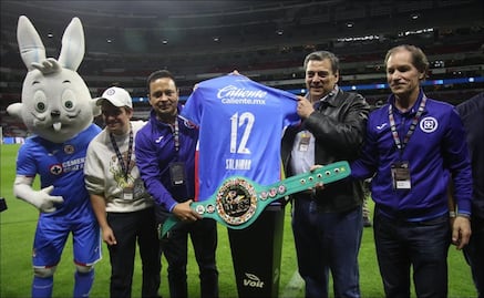 Cruz Azul recibe cinturón verde y oro del CMB por sus 95 años de historia