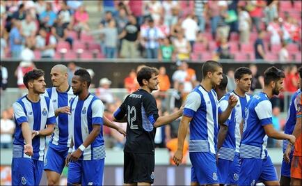 Casillas, aclamado en la presentación del Oporto