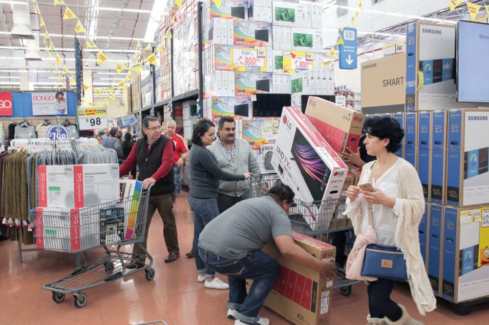 De acuerdo con los especialistas, la meta de crecimiento de 5% se va a lograr gracias a una mayor participación de establecimientos en El Buen Fin (ALEX CRUZ. EFE)