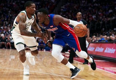 Bucks barre la serie ante los Pistons