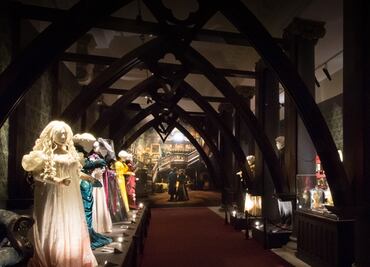 Asiste al recorrido nocturno de la expo de Guillermo del Toro