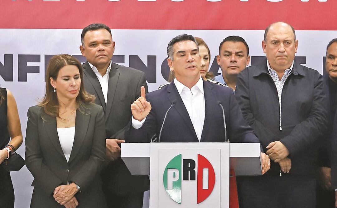 Alejandro Moreno Cárdenas negó que los cambios en el CEN obedezcan a presiones de expresidentes del PRI. Foto: Berenice Fregoso/EL UNIVERSAL