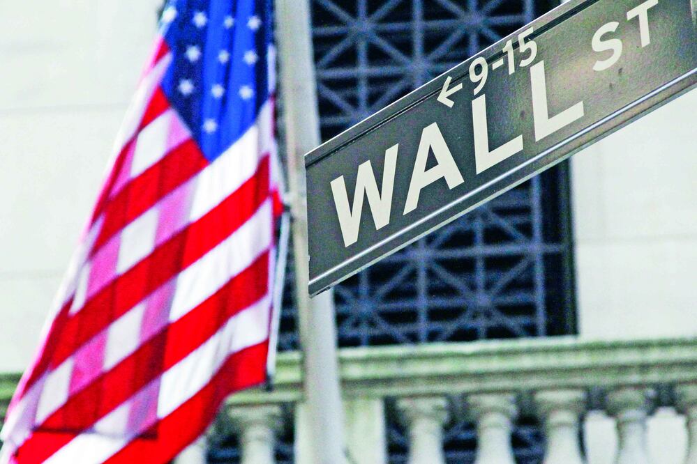 Los temores de que Grecia incumpla con los pagos a sus acreedores provocaron pérdidas ayer en los mercados de Nueva York (MARK LENNIHAN / AP)