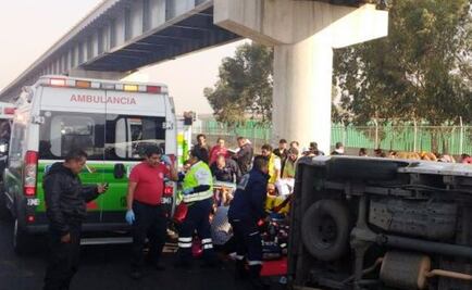 Volcadura de combi complica vialidad en la México-Puebla