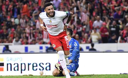 Alexis Vega tartamudea en discurso motivacional previo al Clásico Tapatío y se vuelve objeto de burlas en redes