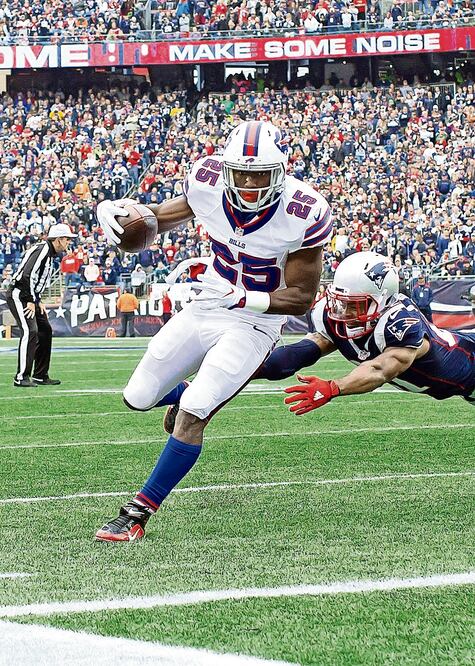 LeSean McCoy atrapó un pase de touchdown de siete yardas (WINSLOW TOWNSON. USA TODAY SPORTS)