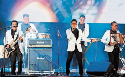 Los Ángeles Azules y la Sonora ponen a bailar a capitalinos en el Año Nuevo