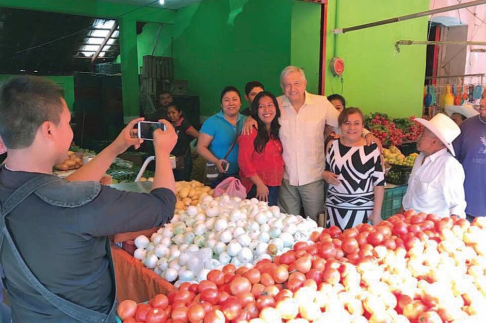 AMLO devuelve el favor a Moctezuma