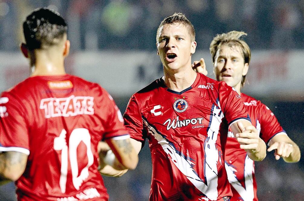 Julio César Furch festejó en grande el empate momentáneo en el ‘Pirata’ Fuente ante los Jaguares (SAÚL RAMÍREZ. IMAGO7)