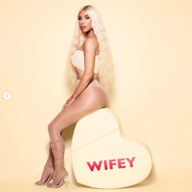 Campaña de Kim Kardashian para San Valentín incendia las redes sociales