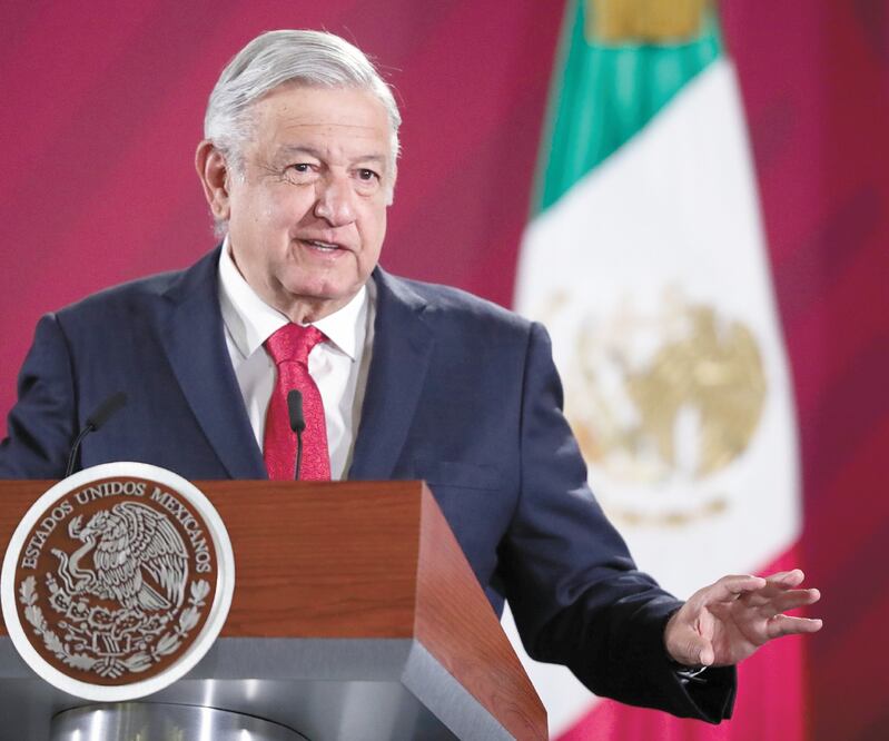 El presidente Andrés Manuel López Obrador dijo que ya se salvó a Pemex y se recuperó la producción petrolera, durante su conferencia en la que presentó la segunda parte del Acuerdo Nacional de Inversión en Infraestructura. Foto: DIEGO SIMÓN. EL UNIVERSAL