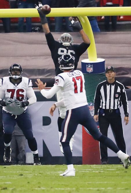 Los referees decidieron no otorgar un primero y diez a los Texans (DARIO LOPEZ-MILLS. AP)
