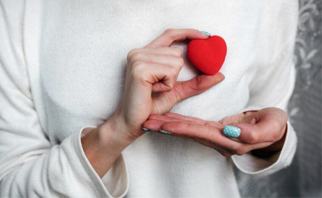 La litchi ayuda a prevenir enfermedades del corazón. Fuente: Freepik.