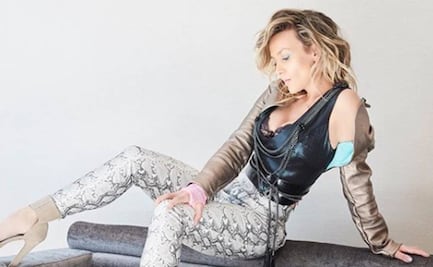 Fey muestra su sensualidad en bikini