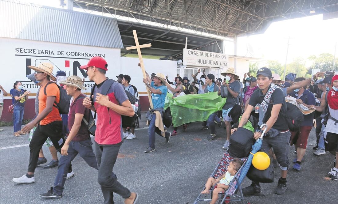 El grupo de migrantes busca llegar a la capital para exigir a diputados y senadores la garantía de sus derechos. Foto: María de Jesús Peters. El Universal