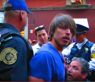 Policías contra artistas